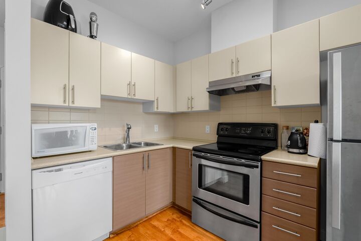 Property Photo:  5692 Kings Road 4xx  BC V6T 1K8 