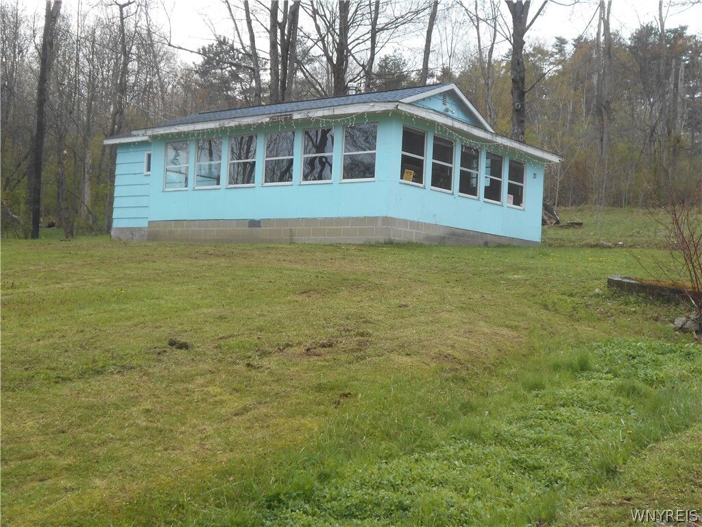 Property Photo:  21 S Parkway Drive A  NY 14009 