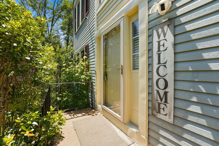 Property Photo:  719 Arbor Court  VA 20186 