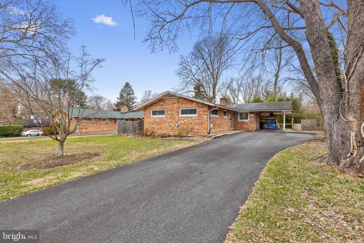 Property Photo:  9920 Pinehurst Avenue  VA 22030 