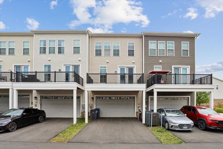 Property Photo:  6703 Upland Manor Drive  VA 20155 