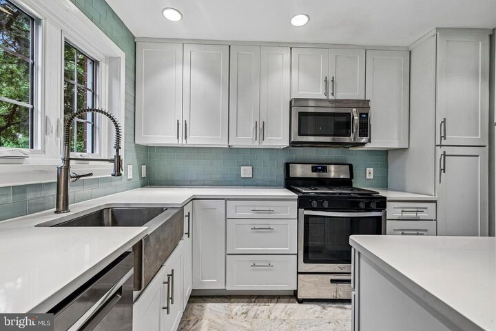 Property Photo:  3527 Martha Custis Drive  VA 22302 
