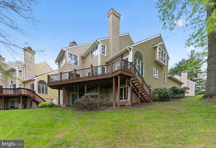 Property Photo:  8 Village Circle  PA 19073 