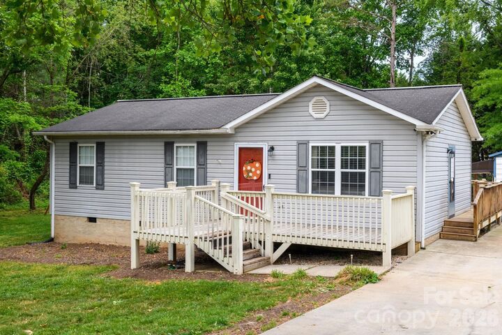 Property Photo:  2308 Walt Arney Road  NC 28645 