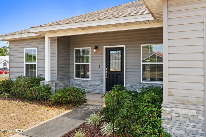 Property Photo:  5206 Robins Court  FL 32404 