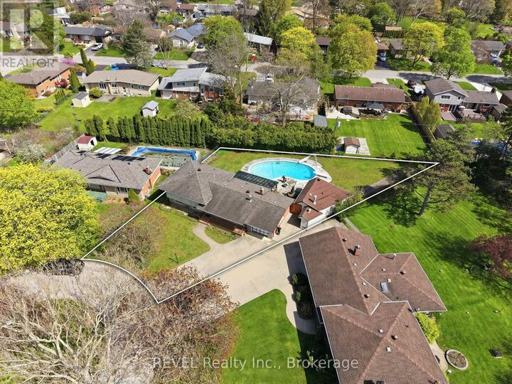 Property Photo:  8 Fernwood Terrace  ON L2T 3W5 