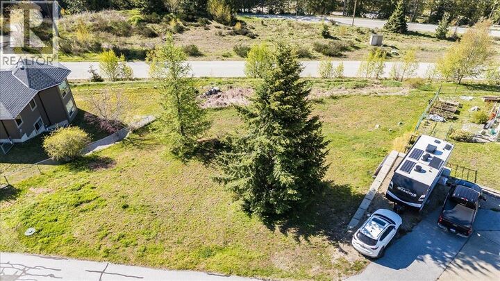 Property Photo:  6759 Eagleview Lane  BC V1L 6W6 
