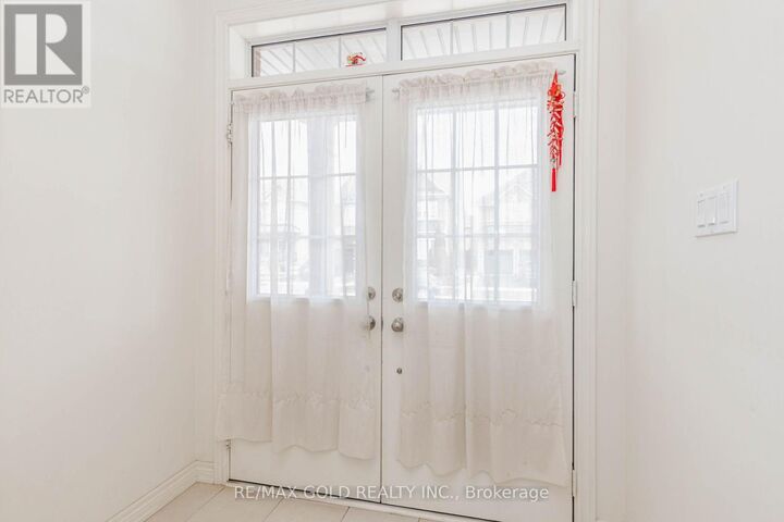 Property Photo:  43 George Robinson Drive  ON L6Y 2E3 