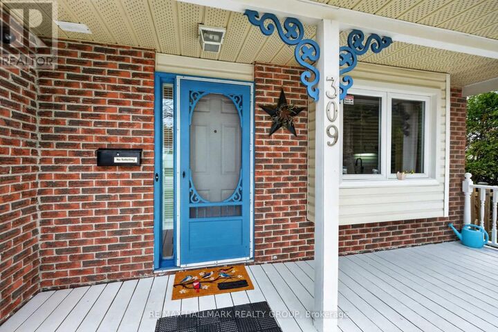 Property Photo:  309 Des Epinettes Avenue  ON K1E 2P1 