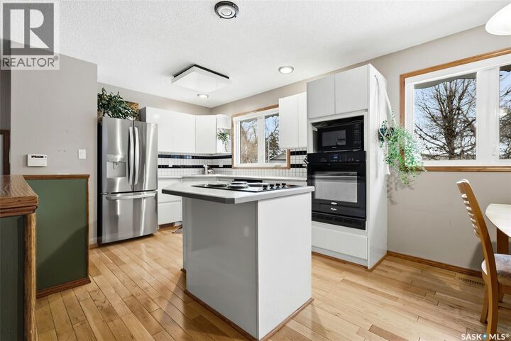 Property Photo:  10 Hayes Crescent  SK S4X 1B2 