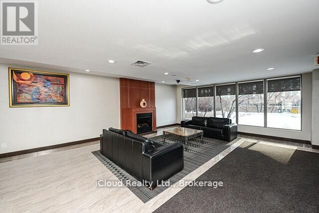 Property Photo:  145 Hillcrest Avenue 202  ON L5B 3Z1 