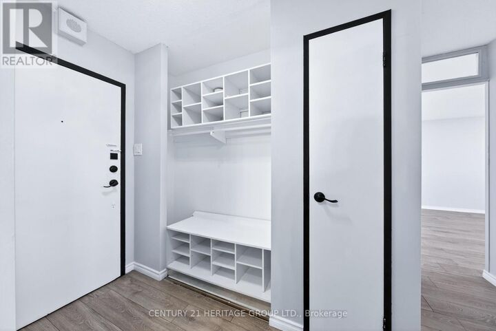 Property Photo:  2645 Kipling Avenue 1601  ON M9V 3S6 