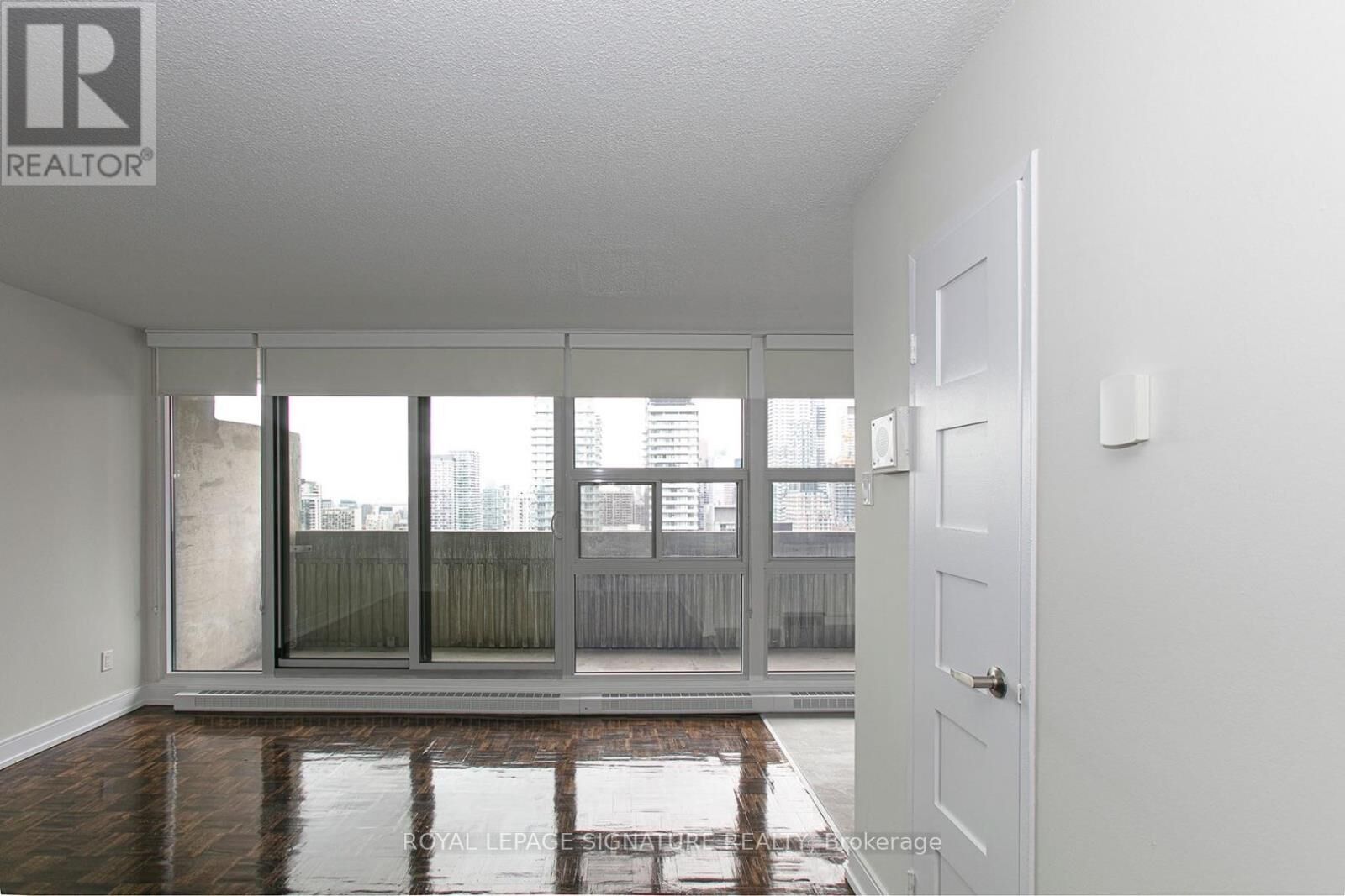 Property Photo:  33 Isabella Street 203  ON M4Y 2P7 