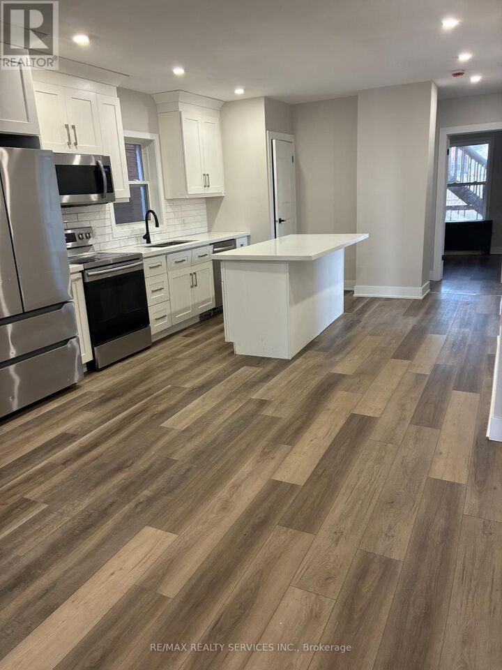 Property Photo:  748 Barton Street East Unit 1  ON L8L 3B1 