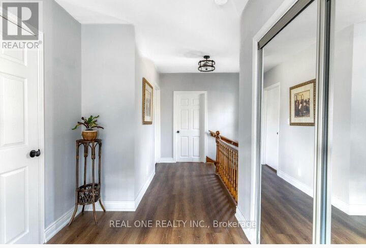 Property Photo:  118 Queen Street South Room 2  ON L8P 3S1 
