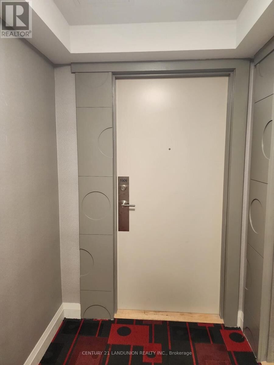 Property Photo:  20 Meadowglen Place 1909  ON M1G 0A9 
