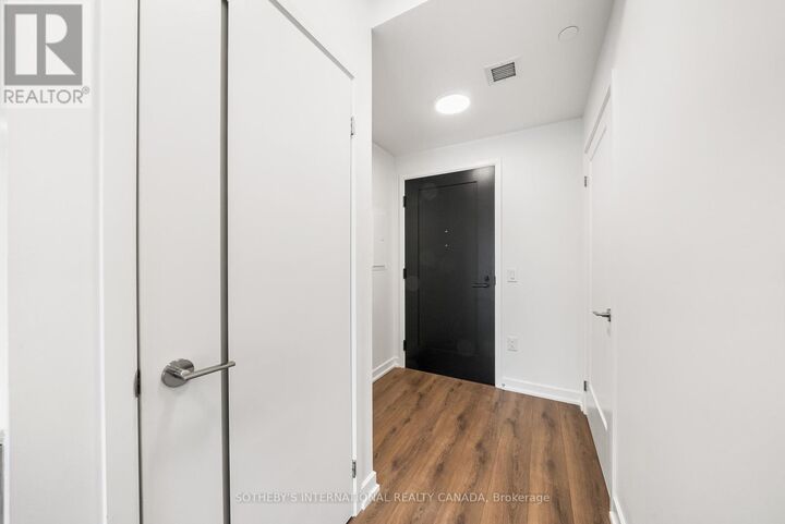 Property Photo:  88 Bathurst Street 1413  ON M5V 0W8 