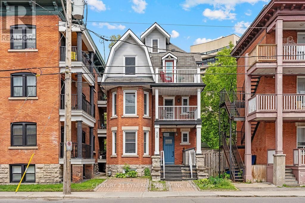 Property Photo:  229 Charlotte Street 2  ON K1N 8L1 