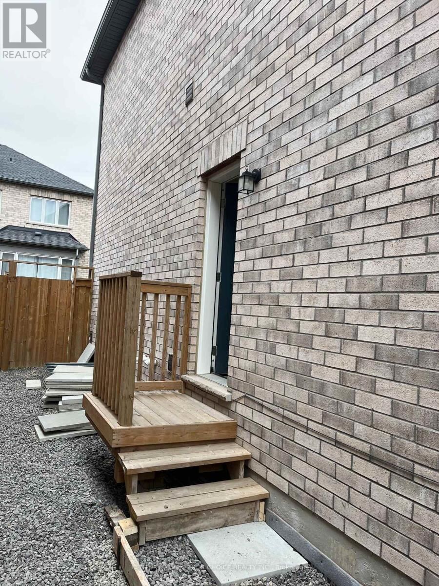 Property Photo:  16 Gemma Place  ON L6Z 0J5 