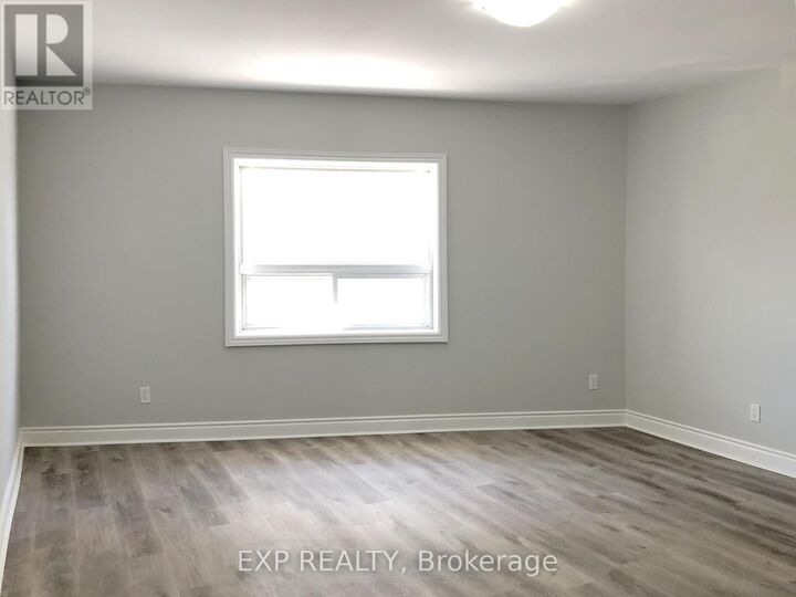 Property Photo:  2798 Dundas Street West  ON M6P 1Y5 