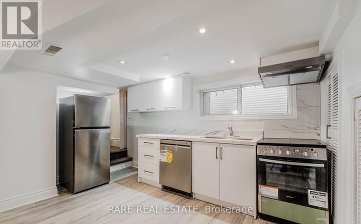 Property Photo:  538 Roxton Road Lower  ON M6G 3R4 