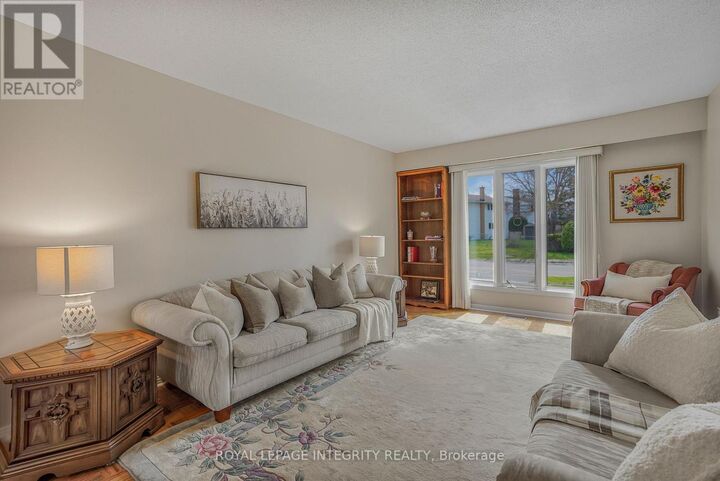 Property Photo:  74 Valewood Crescent  ON K1B 4E8 