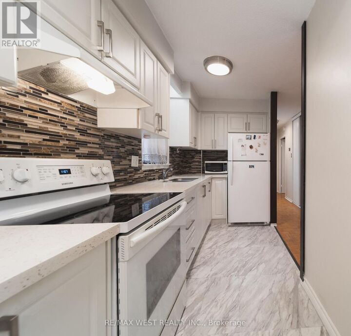 Property Photo:  50 Old Kingston Road 1-202  ON M1E 4Y1 