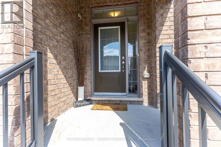 Property Photo:  130 Ice Palace Crescent  ON L1H 7K4 