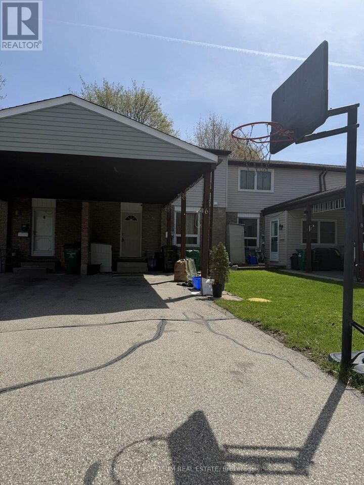 Property Photo:  6 Cedarhill Crescent  ON N2E 2H4 