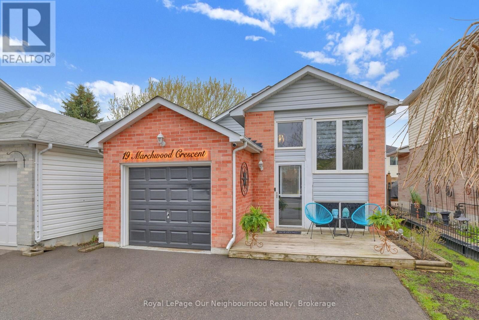 Property Photo:  19 Marchwood Crescent  ON L1C 4K1 