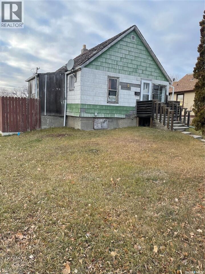 Property Photo:  2080 Connaught Street  SK S4T 4T7 