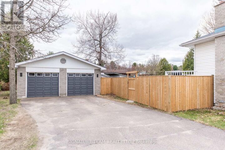 Property Photo:  2 Lisa Crescent  ON K8H 2Z9 