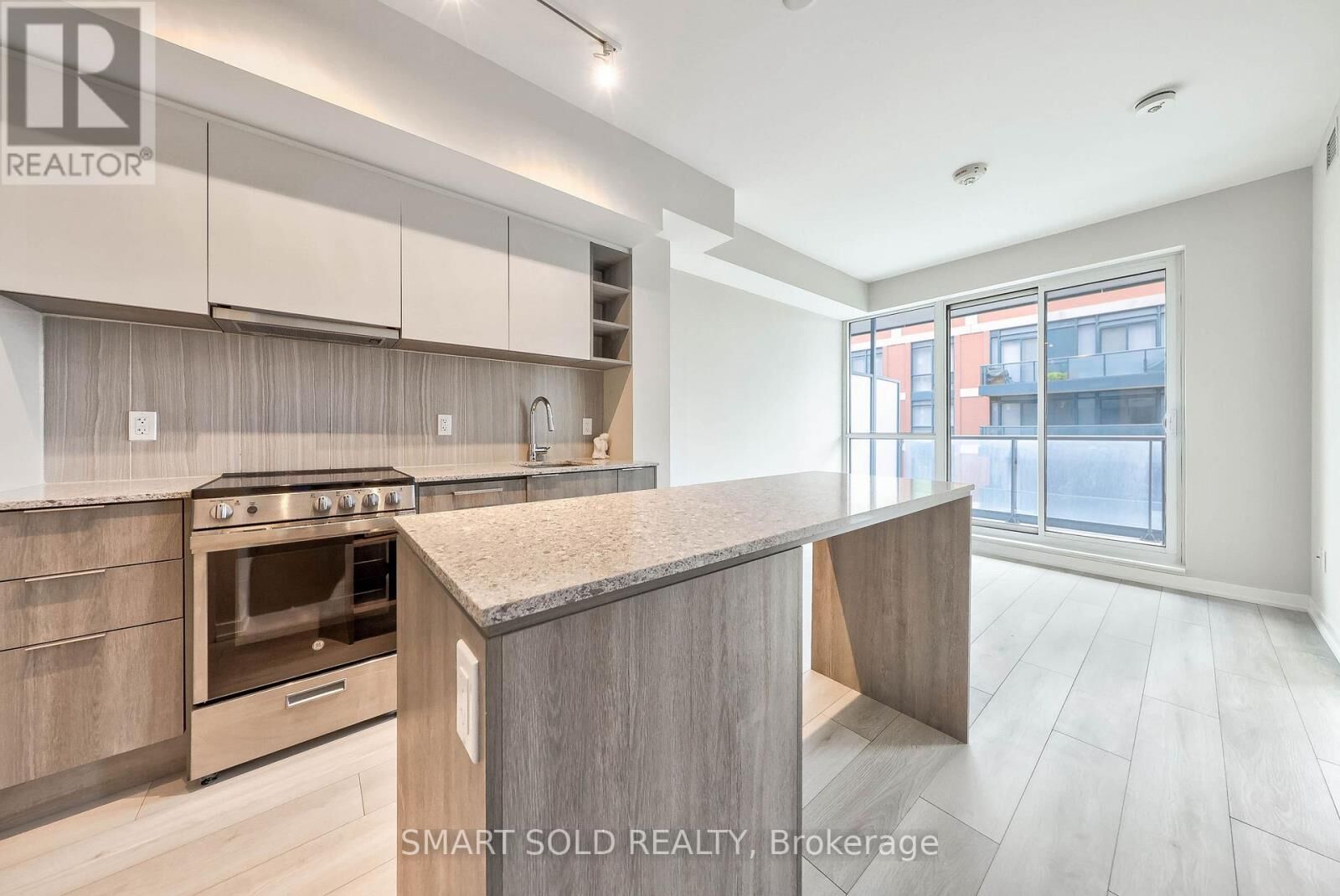 Property Photo:  31 Tippett Road 833  ON M3H 2V1 