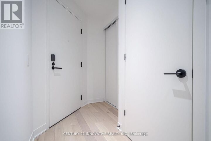 Property Photo:  2625 Dundas Street West 311  ON M6P 1X9 
