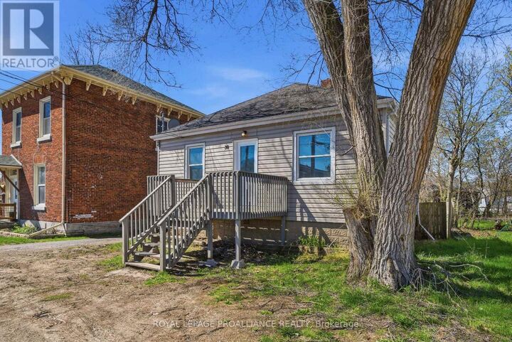 Property Photo:  38 Oak Street  ON K8N 3S8 