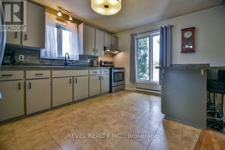 Property Photo:  100 Brock Avenue  ON P4N 7P1 