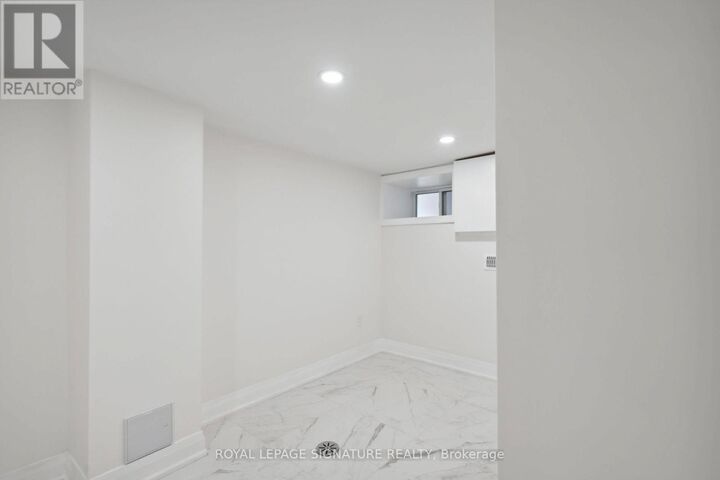 Property Photo:  36 Tennis Crescent Lower  ON M4K 1J3 