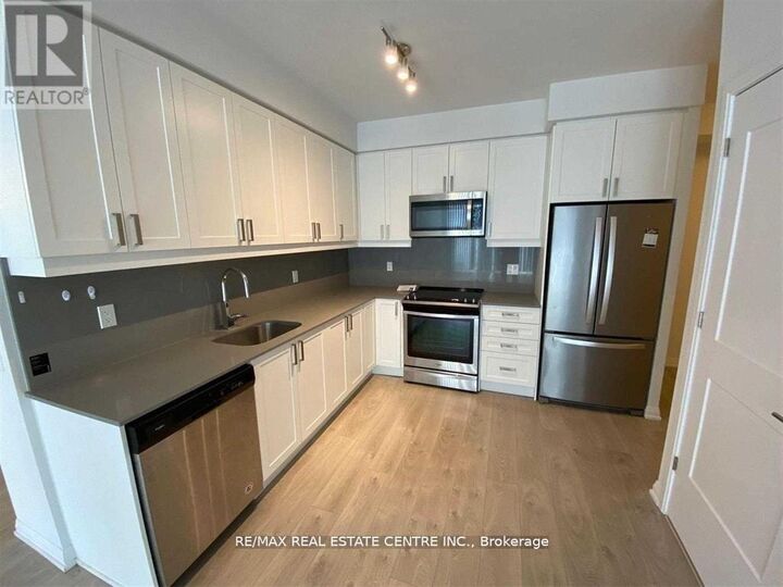 Property Photo:  7895 Jane Street East 2708  ON L4K 2M7 