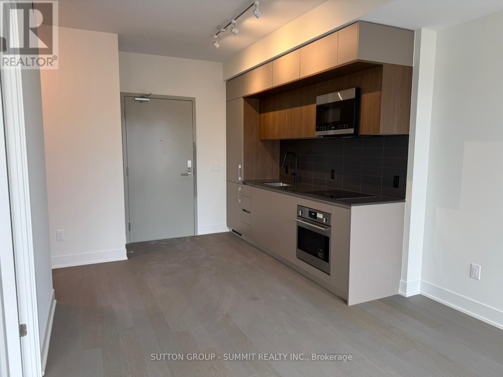 Property Photo: 322 Dupont Street 713 ON M5R 1V9