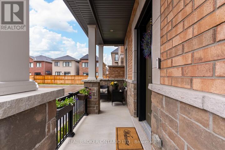Property Photo:  12 Icemaker Way  ON L1P 0L5 