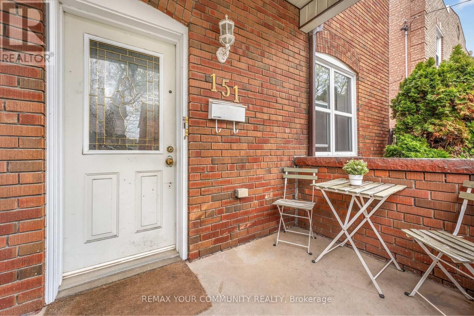 Property Photo:  151 Dovercourt Road Main  ON M6J 3C5 