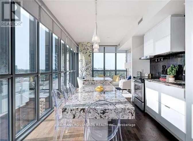 Property Photo:  101 Charles Street East 3206  ON M4Y 0A9 