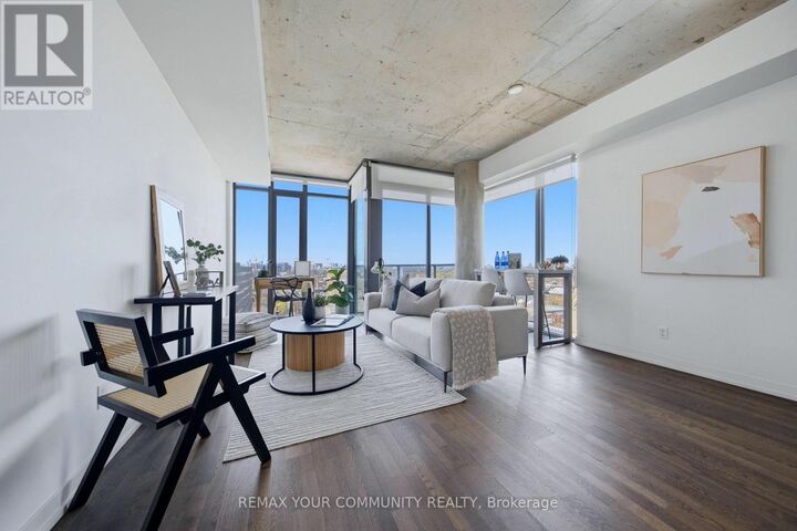 Property Photo:  95 Bathurst Street 1307  ON M5V 0H7 