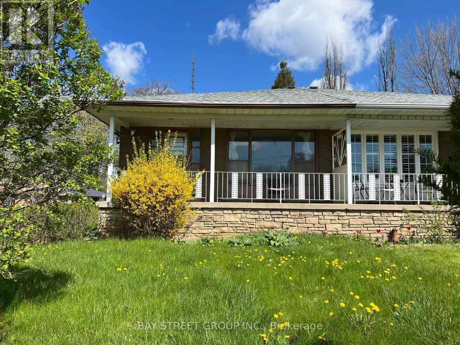 Property Photo:  2 Slidell Crescent  ON M3A 2C4 