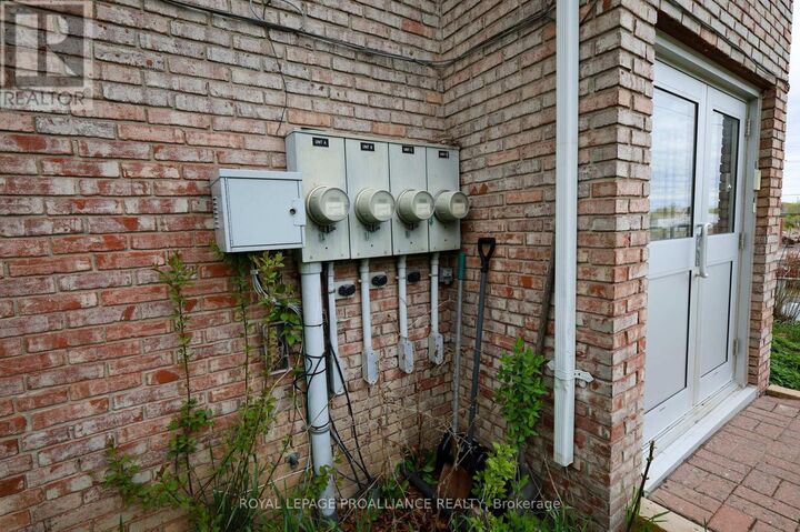 Property Photo:  60 Wallbridge Crescent  ON K8P 1Z4 