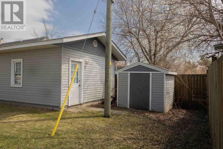 Property Photo:  75 Walnut St  ON P6B 2E4 