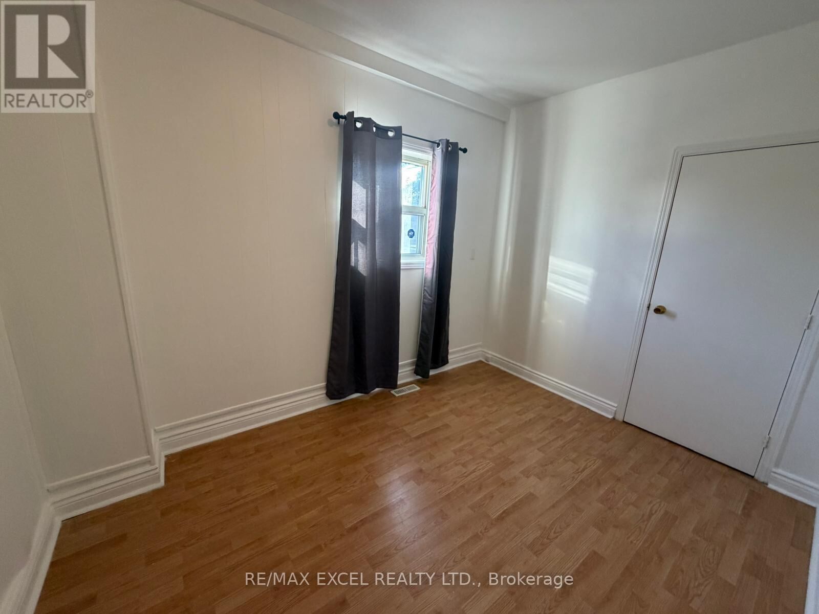Property Photo:  515 Warden Avenue  ON M1L 3Z2 