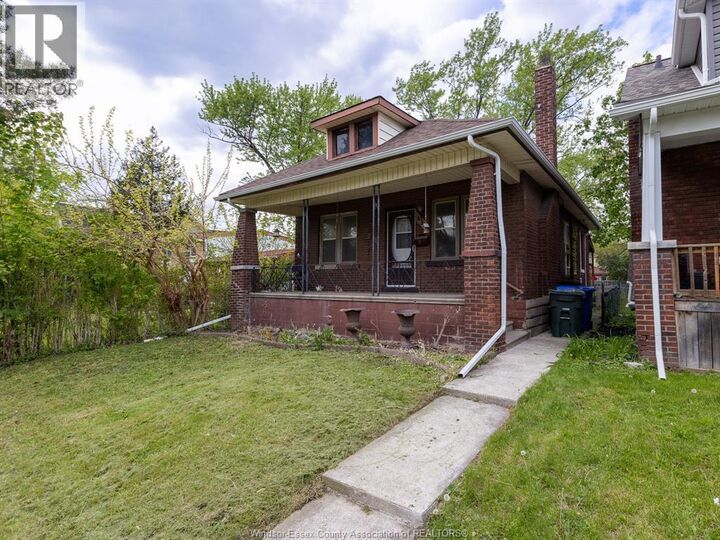 Property Photo:  438 Wahketa Street  ON N8X 1B6 