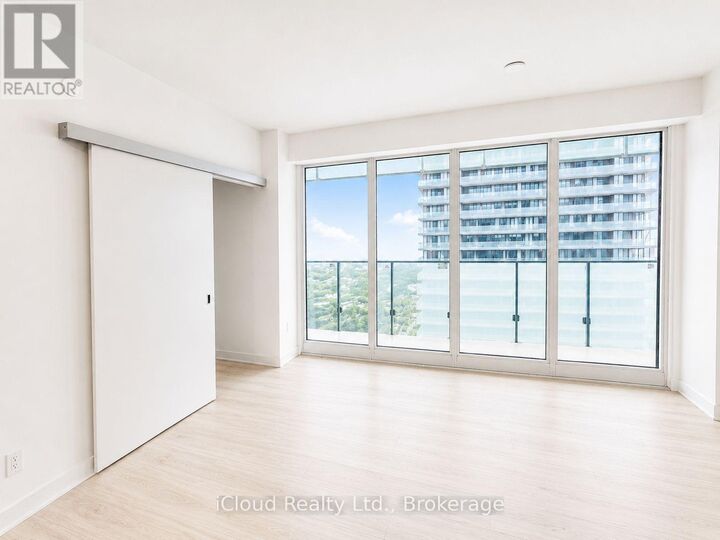 Property Photo:  3900 Confederation Parkway 5604  ON L5B 0M3 