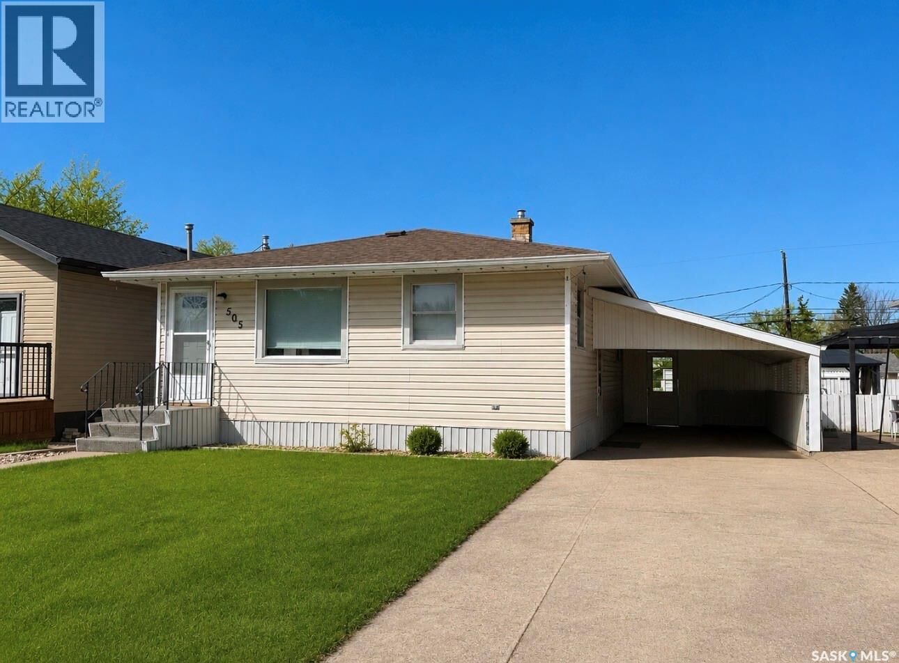 Property Photo:  505 2nd Avenue E  SK S0H 0B0 